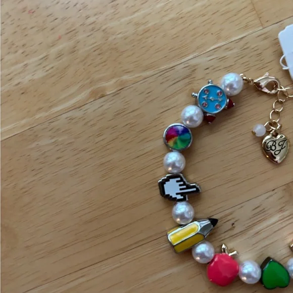 Betsey Johnson XO Pearl Charm Bracelet - NWT - Picture 3 of 7